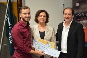 Estudante Vitor Sabbi recebe o 9º Prêmio Unochapecó/Caixa de Jornalismo Ambiental. Foto: Lucas Liston/Unochapecó